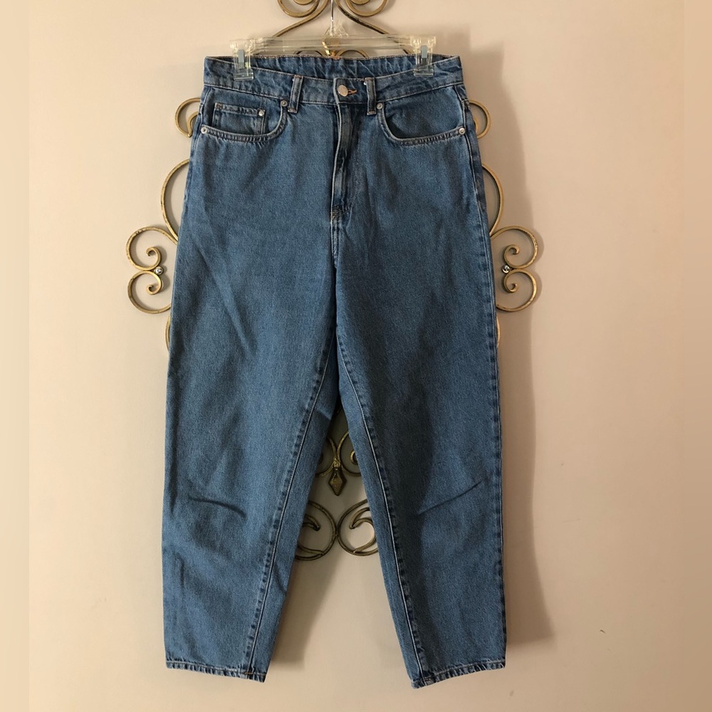 Loose mom jeans